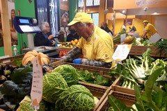 Più prodotti alimentari comprati dal contadino a causa della corsa dell'inflazione