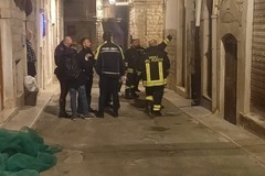Giornata da dimenticare, crollo in via Corrado IV di Svevia: ferito un uomo
