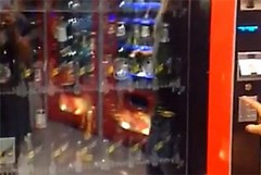 Distributori automatici nel centro antico: senza controllo la vendita di alcolici