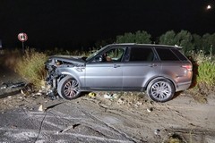 Schianto nella notte sull'Andria Canosa: distrutta una Range Rover