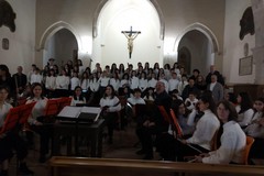 Il Coro e Orchestra "Anni Verdi" della scuola "Cafaro" si esibisce nella chiesa SS. Annunziata
