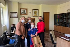 Anche l'I.C. "Verdi-Cafaro" di Andria consegna uova di Pasqua ai bambini ucraini