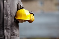 Cade da sei metri di altezza, operaio 30enne originario di Andria muore a Modugno