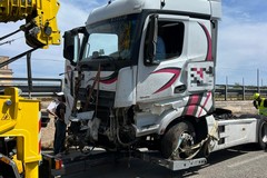Gravi le condizioni di un uomo finito fuori strada con il suo camion sulla Corato Andria