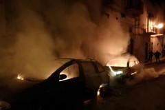 Incendio in via Generale La Masa: due auto distrutte ed un anziano in ospedale