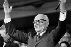 La scuola Vittorio Emanuele III intitolata a Sandro Pertini