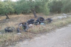 Abbandono dei rifiuti: sporcaccione seriale in contrada Olivarotonda, deposita pneumatici usati