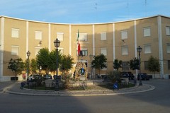 Sanificazione del secondo piano alla scuola "Vittorio Emanuele III", sospese le attività didattiche