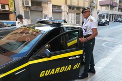 Finanzieri di Andria mettono al riparo auto di famiglia piemontese, giunta per visitare Castel del Monte