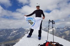Antonio Porro porta in “alto” il nome dell'Associazione "Passeggiata nel Parco Nazionale dell'Alta Murgia"