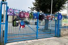 Scuole chiuse: anche all’ Istituto Comprensivo “Verdi” i genitori portano gli zaini a scuola