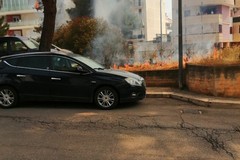 Incendio vicino parcheggio via Delle Querce, i residenti avevano chiesto interventi