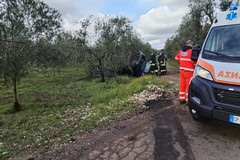 Esce fuori di strada in contrada Papaluca, lievi ferite per una donna ma intervento dei Vigili del fuoco