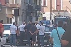 Paura in via XX settembre ad Andria, a fuoco un'automobile
