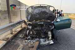 Auto a fuoco sulla statale 170 tra Andria e Barletta