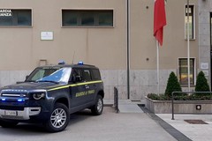 Sigarette clandestine, la più grande "fabbrica" in Puglia, sequestri ad Andria