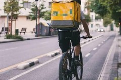 Morte del giovane rider, l'Intergruppo: "È il momento di lavorare per la sicurezza delle nostre strade"