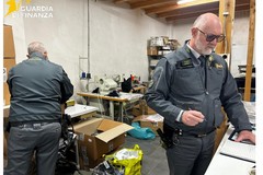 Capi contraffatti di noti brand, scoperto capannone alla periferia di Andria
