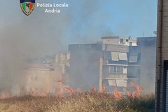Incendio di sterpaglie: intervento di Polizia locale e Vigili del fuoco