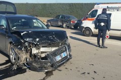 Incidente in tangenziale: scontro tra 2 auto, un ferito in codice rosso