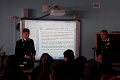 Gli studenti della scuola media "Manzoni" a lezione sulla legalità con i Carabinieri di Andria