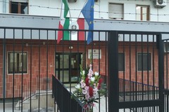 Andria si stringe all’Arma: fiori davanti alla Caserma dei Carabinieri