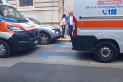 Si accascia per strada, inutili i tentativi di rianimarlo: muore 74enne