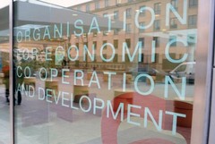 L'OCSE boccia l'Italia per la Pubblica Amministrazione: dirigenti super pagati