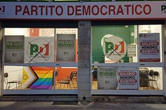 Il Partito Democratico di Andria espone la bandiera dell'uguaglianza e dell'inclusione