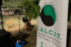 Musica, cibo sano e solidarietà: un successo la serata pro Calcit nell’orto di Pietro Zito a Montegrosso