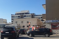 Autoveicolo prende fuoco in un'autofficina ad Andria: intervento dei Vigili del fuoco
