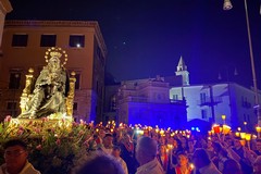 Processione Madonna dei Miracoli: "È la Sua notte.  Chiediamo Pace. Camminiamo per la Pace"