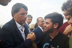 Un selfie con Matteo, la 5^ A del Nuzzi faccia a faccia con il segretario del Pd