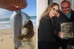 Medico andriese trova in riva al mare una bottiglia con all’interno foto autografata di Ornella Muti