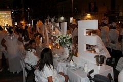 Ad Andria si "Cena in bianco" in piazza Catuma