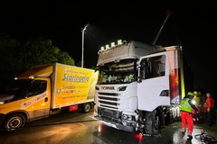 Tir bulgaro finisce contro il guard rail: tangenziale bloccate per alcune ore