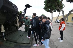 Gli studenti del "Lotti-Umberto I" di Andria in visita all'82° Reggimento Fanteria "Torino"
