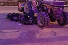 Scontro tra moto e trattore questa sera ad Andria in via Santa Maria dei Miracoli