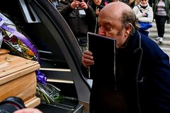 Funerali di Lucia Lagrasta, moglie di Lino Banfi. Letta una lettera del Papa