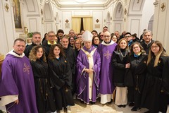 34 anni e la “vestizione” di 13 nuovi confratelli: «La Misericordia di Andria istituzione sul territorio»