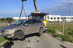 Auto ribaltata sulla rampa di accesso alla tangenziale ad Andria