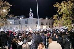 In migliaia in piazza Catuma alla fiaccolata per Vincenza Angrisano