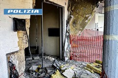 Bomba al quartiere San Valentino, in due ai domiciliari: l'ordigno distrusse l'ingresso di uno stabile di Arca Puglia