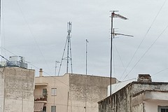 Andria, antenna telefonica in via Tommaseo: cittadini in allarme