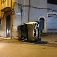 Via Dante Di Nanni: auto ribaltata per  "gioco "