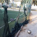 Scempio e degrado del campo di calcetto comunale