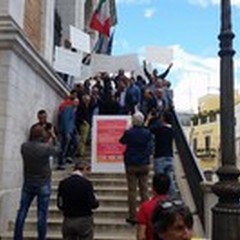 Comunali 2015, protesta del centrosinistra a Palazzo di Città