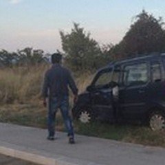 Scontro tra due auto in via Properzio Sesto: tre feriti al Bonomo