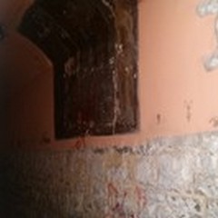 Atto vandalico all'edicola sacra di Vicolo Casalino