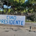 L’Associazione Maratoneti Andriesi dedica uno striscione a Domenico Lorusso: «Ciao Presidente»